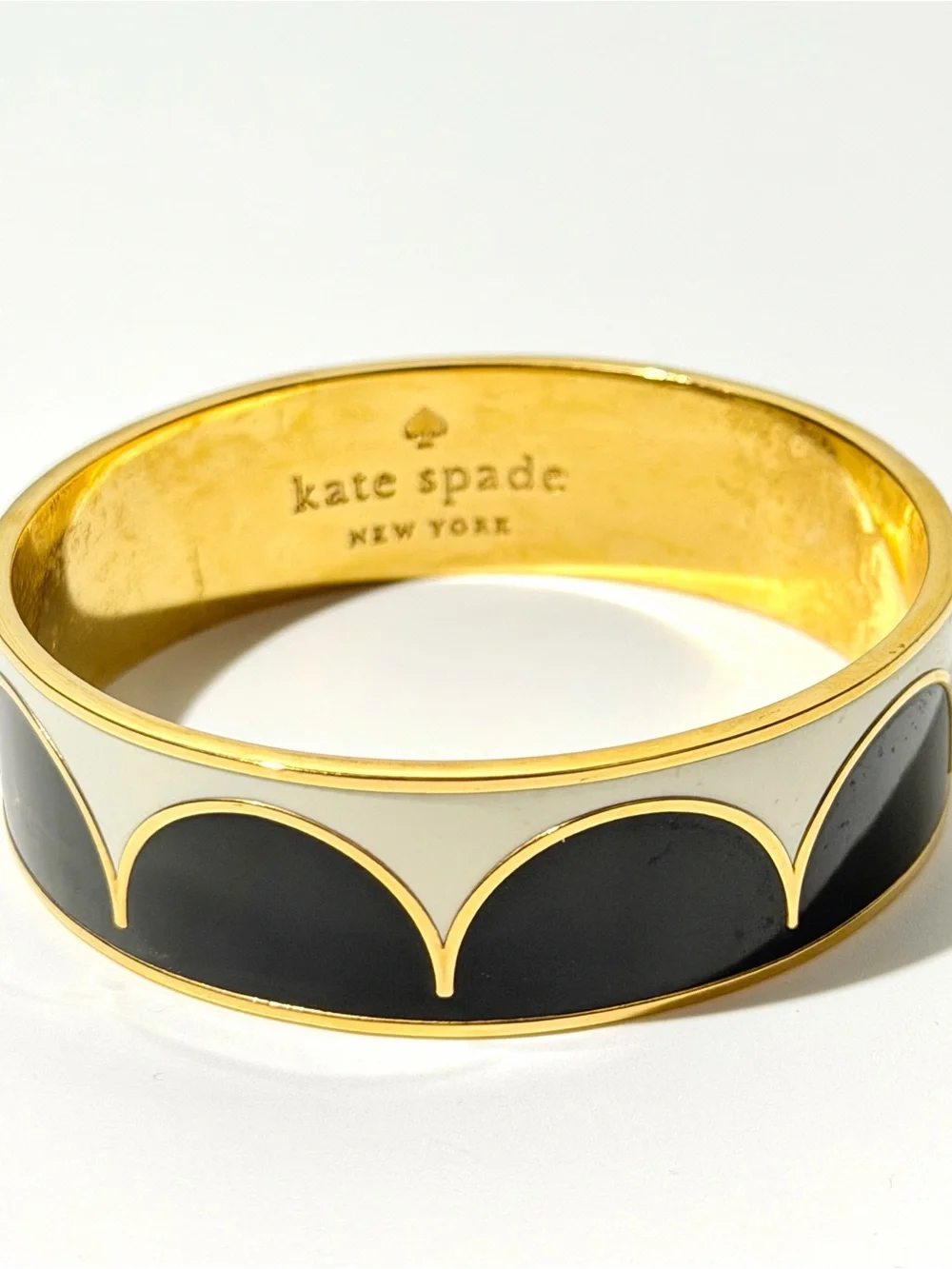 kate spade ♠️ Black White Scallop Enamel ahead of the curve bangle bracelet
